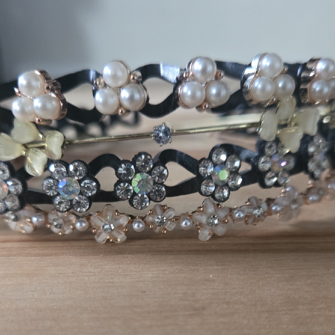 Elegant Black And Gold Pearl-Embellished Headband